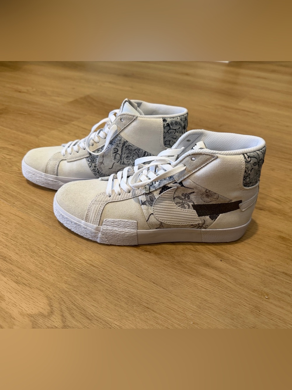 New w/o box Nike White floral Paisley blazers